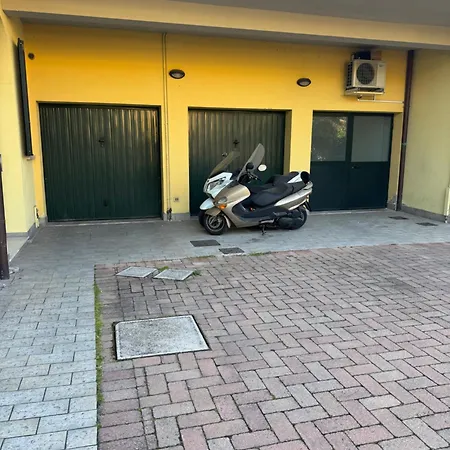 La Casa Del Pilota Con Box Auto Privato Апартаменты Феррара